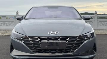 Маленькое фото HYUNDAI ELANTRA